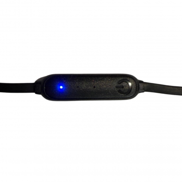 A heat controller allows you to adjust the level of heat from three settings: low, medium and high.