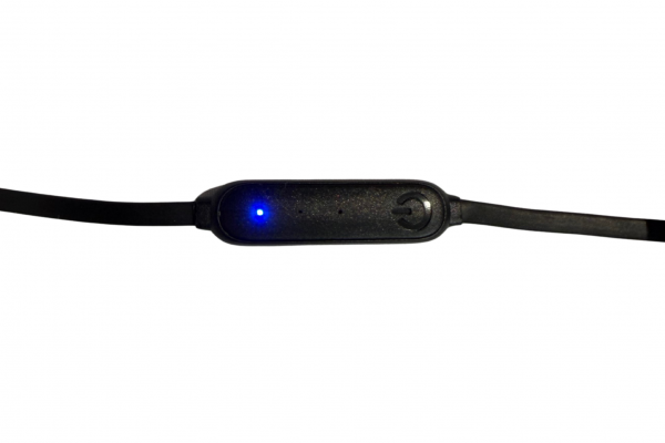 A heat controller allows you to adjust the level of heat from three settings: low, medium and high.
