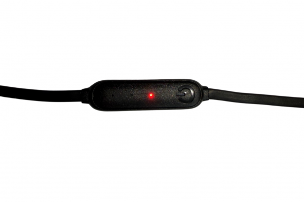 A heat controller allows you to adjust the level of heat from three settings: low, medium and high.