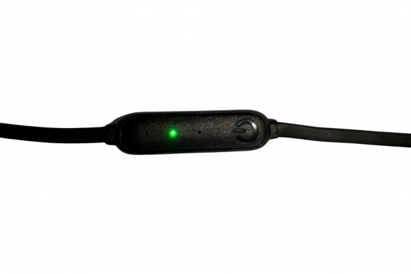 A heat controller allows you to adjust the level of heat from three settings: low, medium and high.